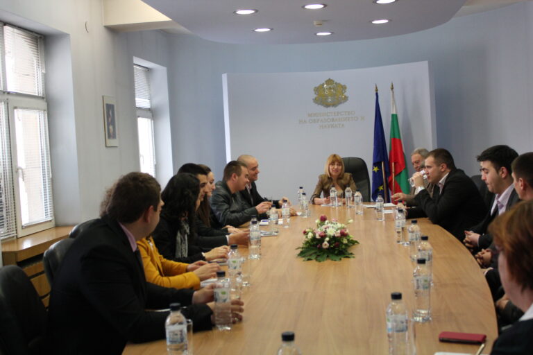 Министър Клисарова се срещна с новото ръководство на  Националното представителство на студентските съвети